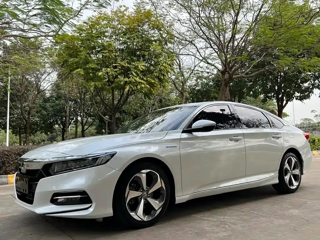 Honda Accord — фото 1