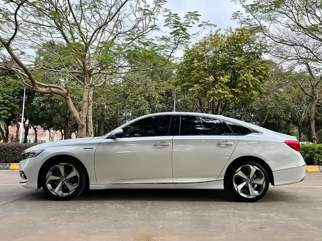 Honda Accord — фото 10