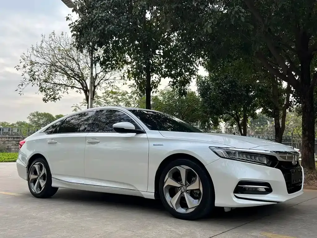 Honda Accord — фото 8