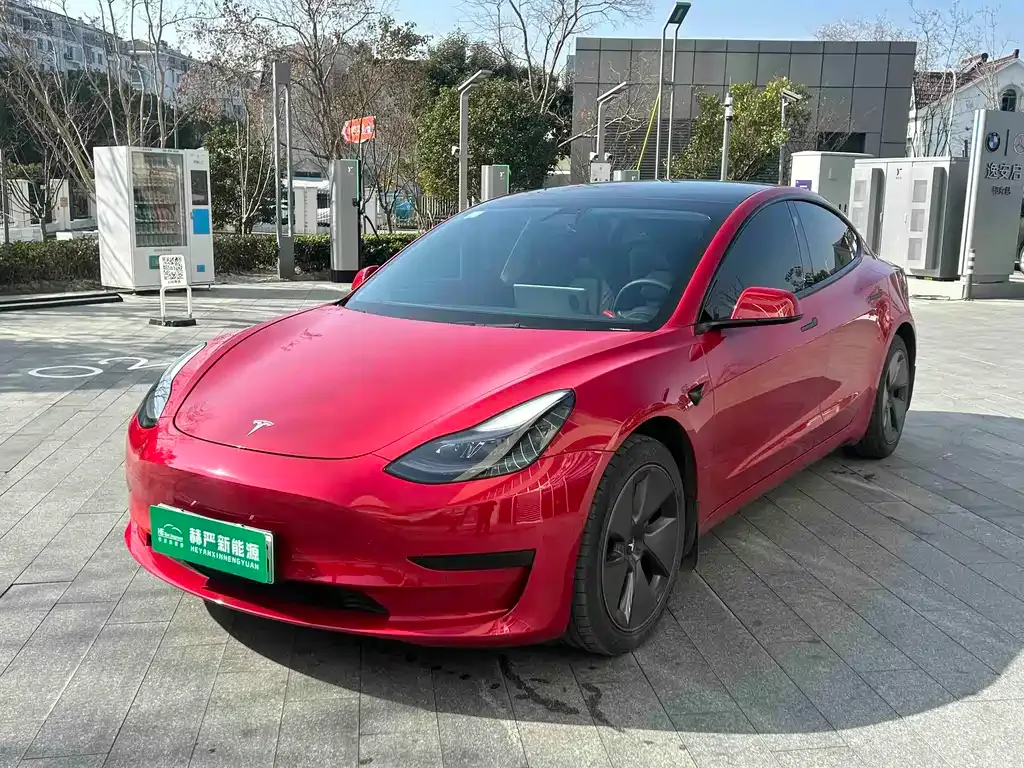 Tesla Model 3 — фото 1