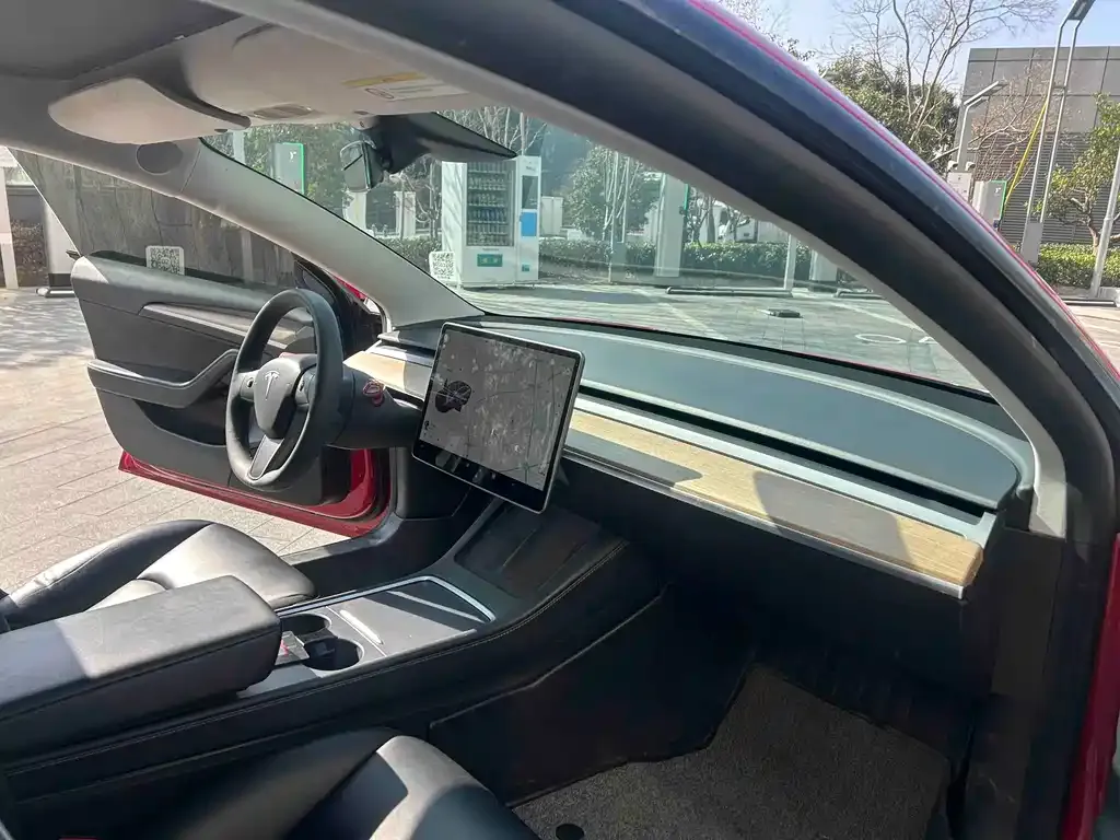 Tesla Model 3 — фото 5