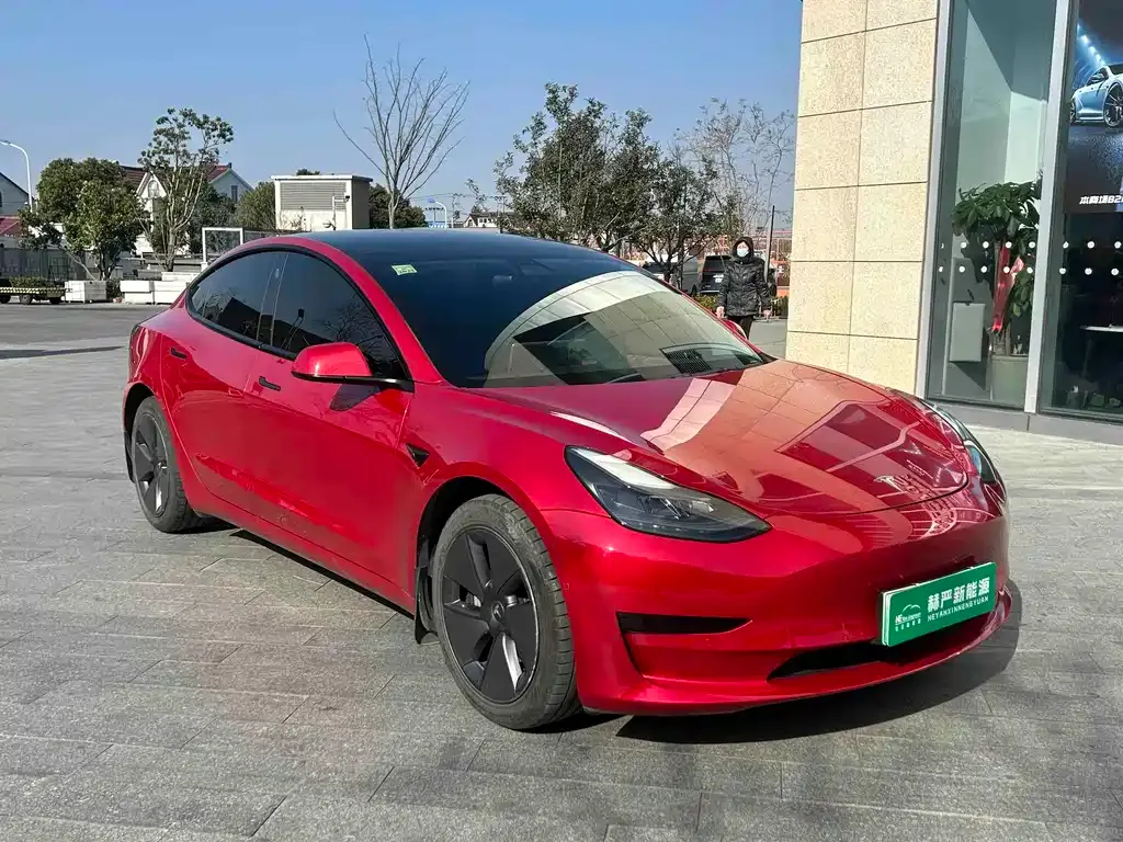 Tesla Model 3 — фото 10