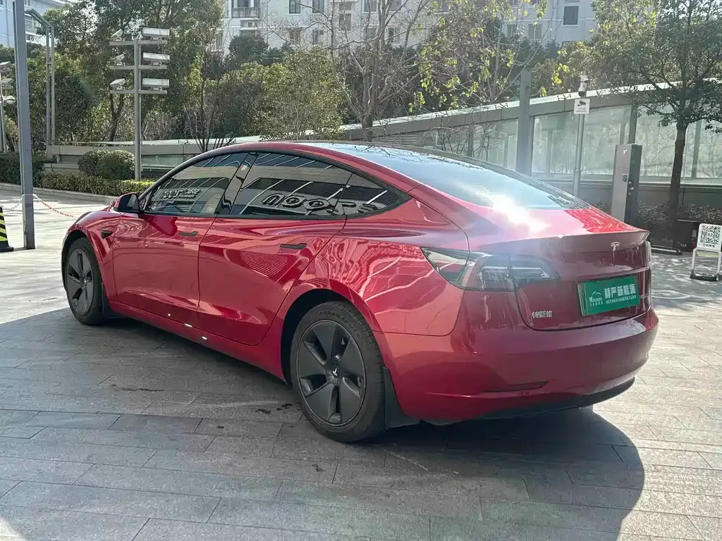 Tesla Model 3 — фото 7