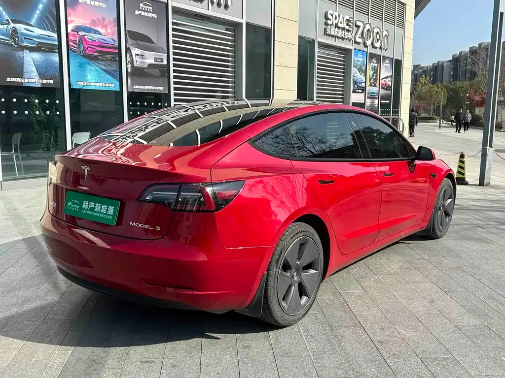 Tesla Model 3 — фото 8