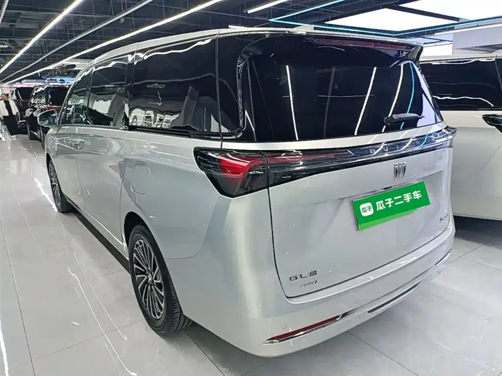 Buick GL8 Hybrid — фото 4