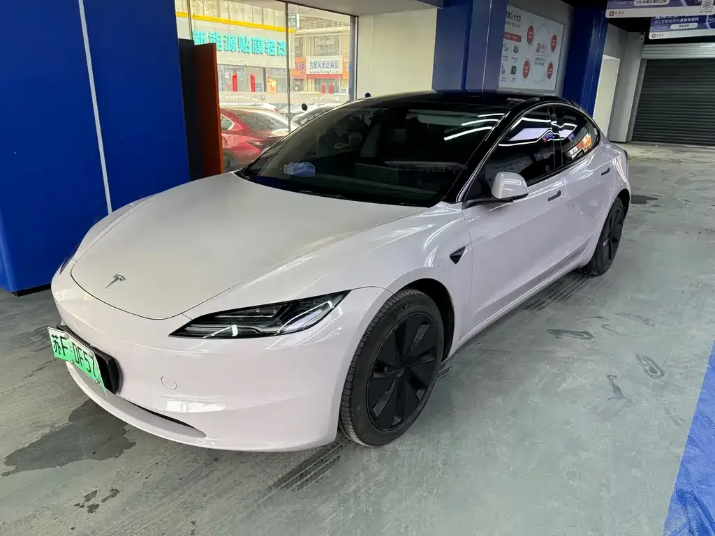 Tesla Model 3 — фото 1