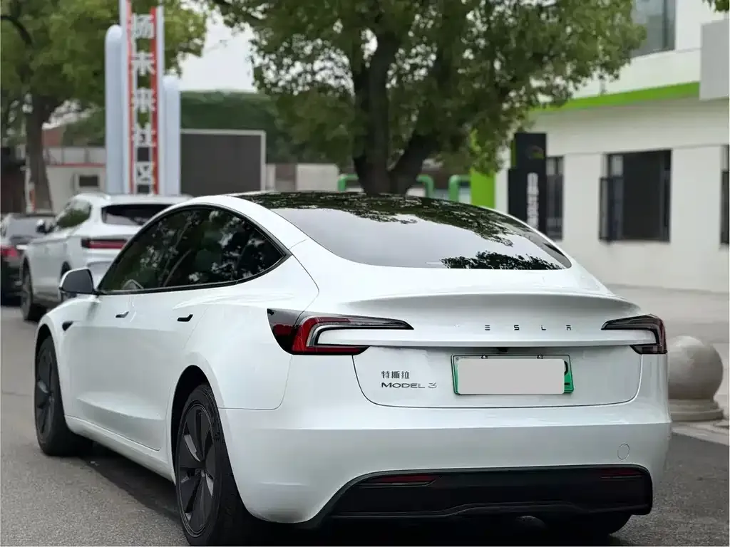 Tesla Model 3 — фото 5