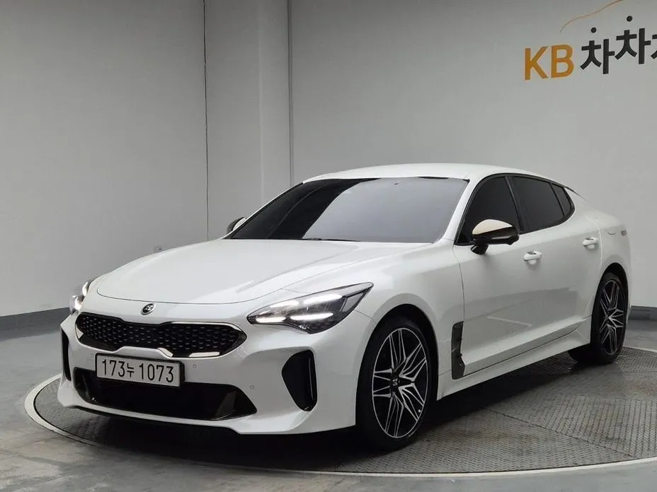 Kia Stinger — фото 1