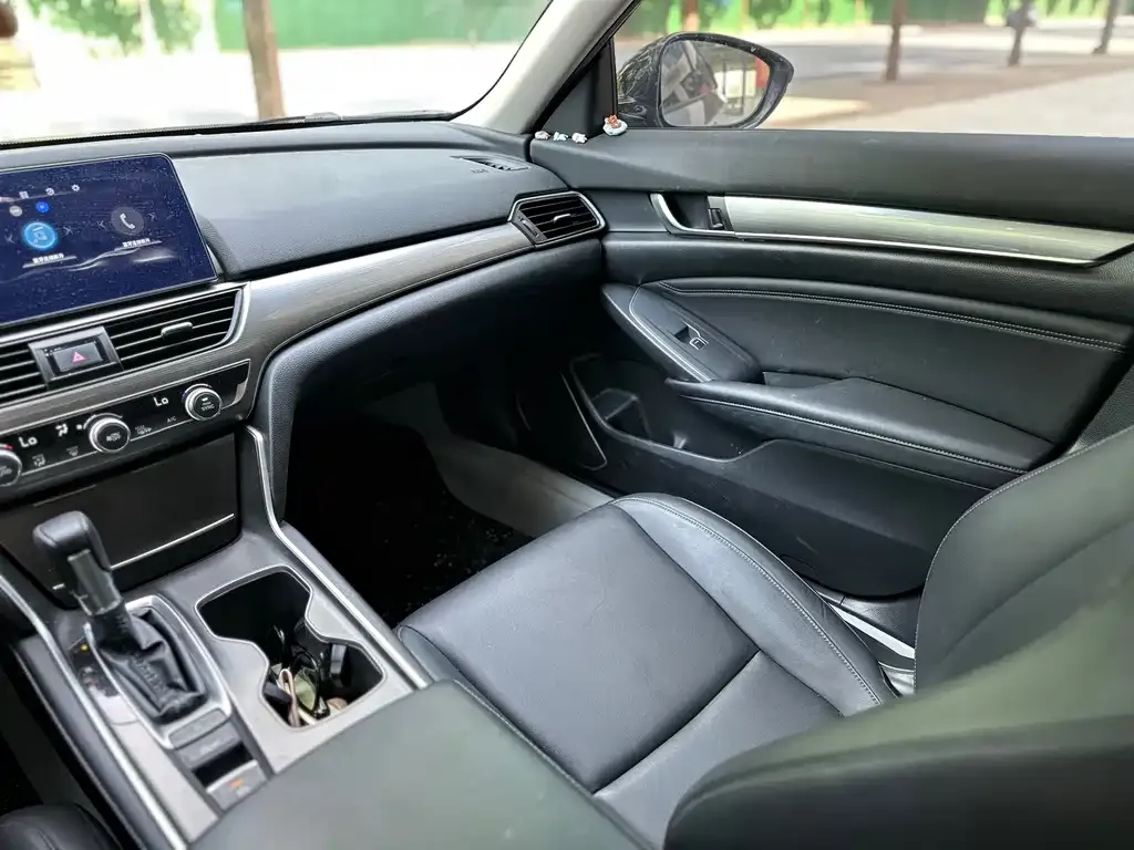 Honda Accord — фото 8