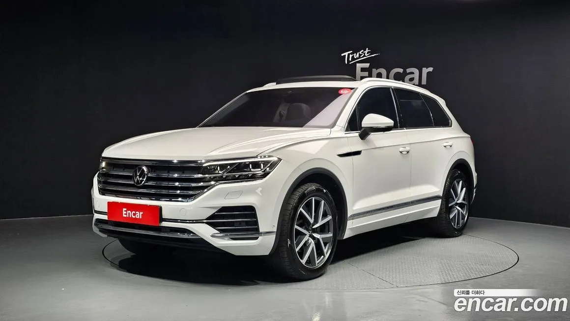 Volkswagen Touareg — фото 1