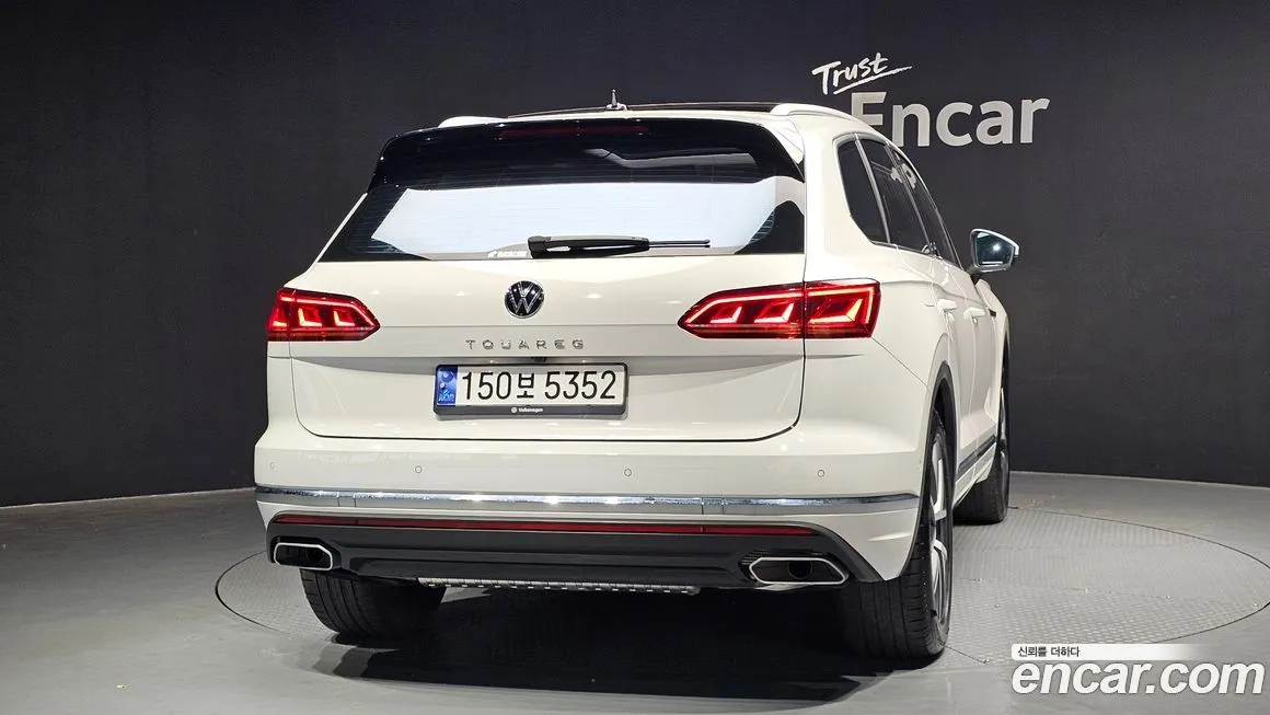 Volkswagen Touareg — фото 9
