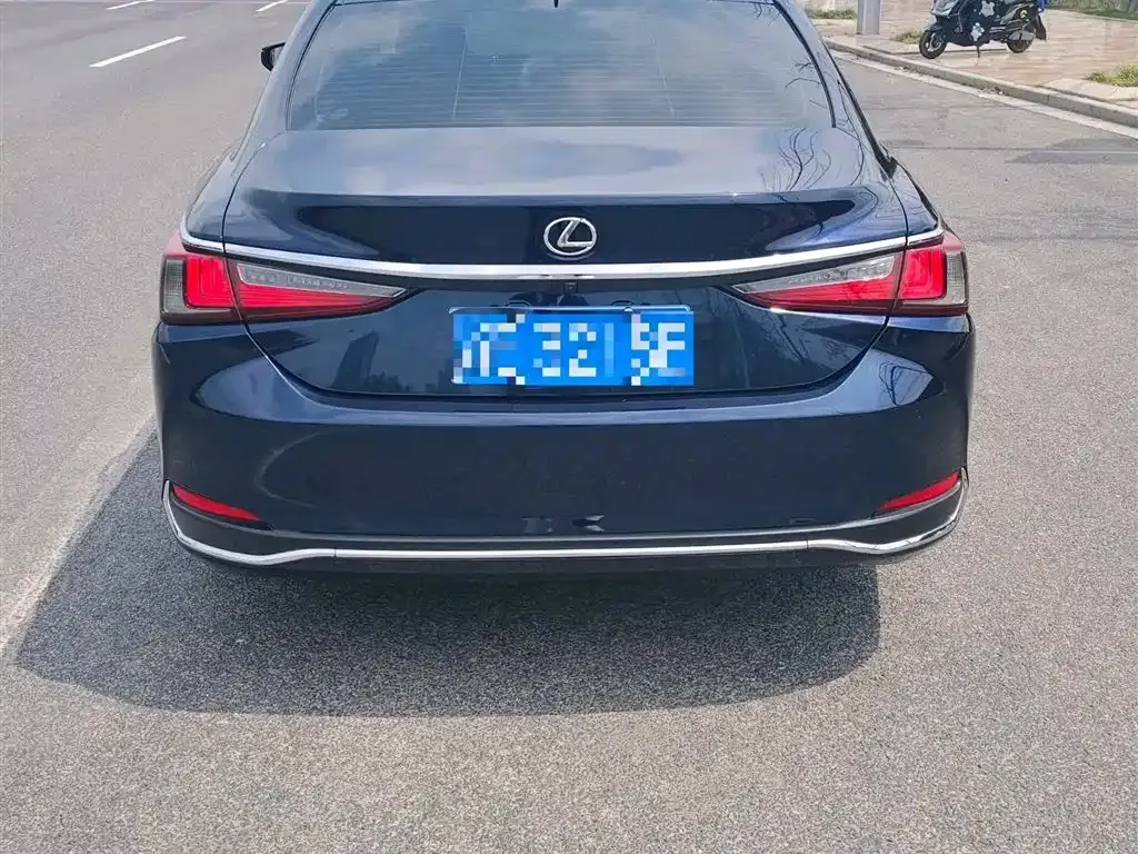 Lexus ES — фото 9