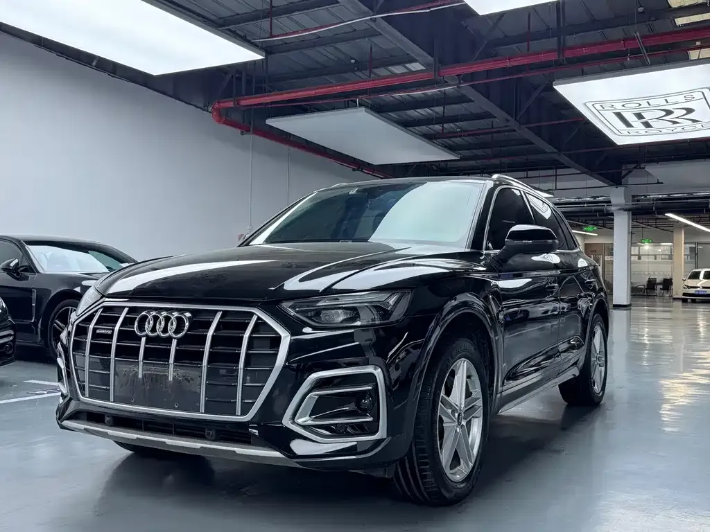 Audi Q5L — фото 1