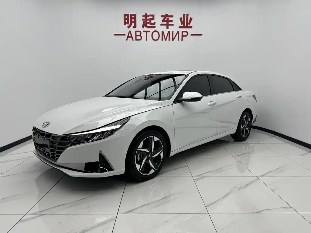 Hyundai Elantra — фото 1