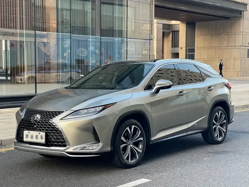 Lexus RX — фото 1
