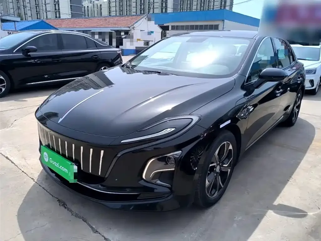 Hongqi E-QM5 — фото 1