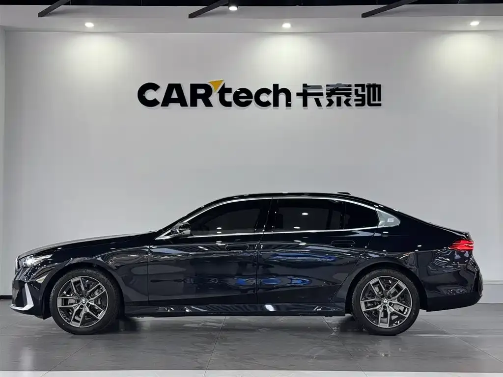BMW 5 Series — фото 4