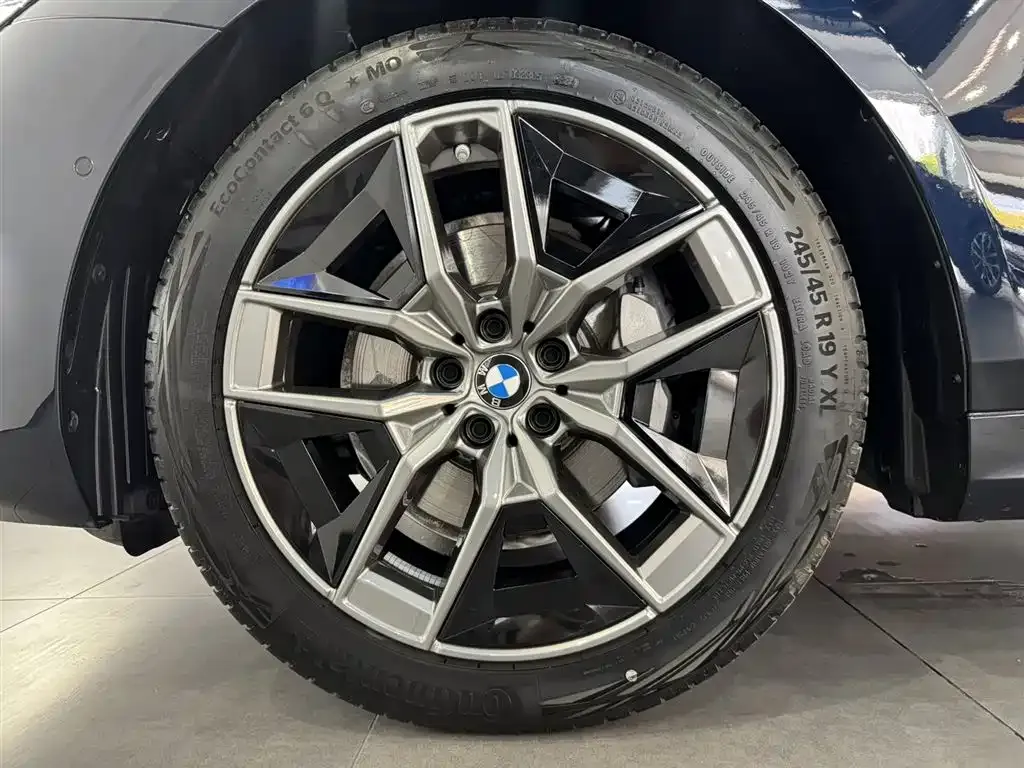BMW 5 Series — фото 10