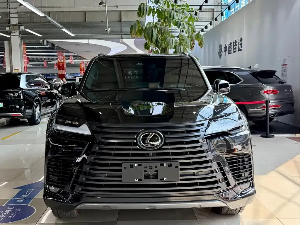 Lexus LX — фото 7