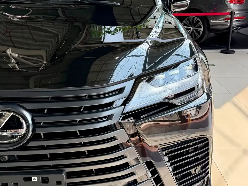 Lexus LX — фото 10