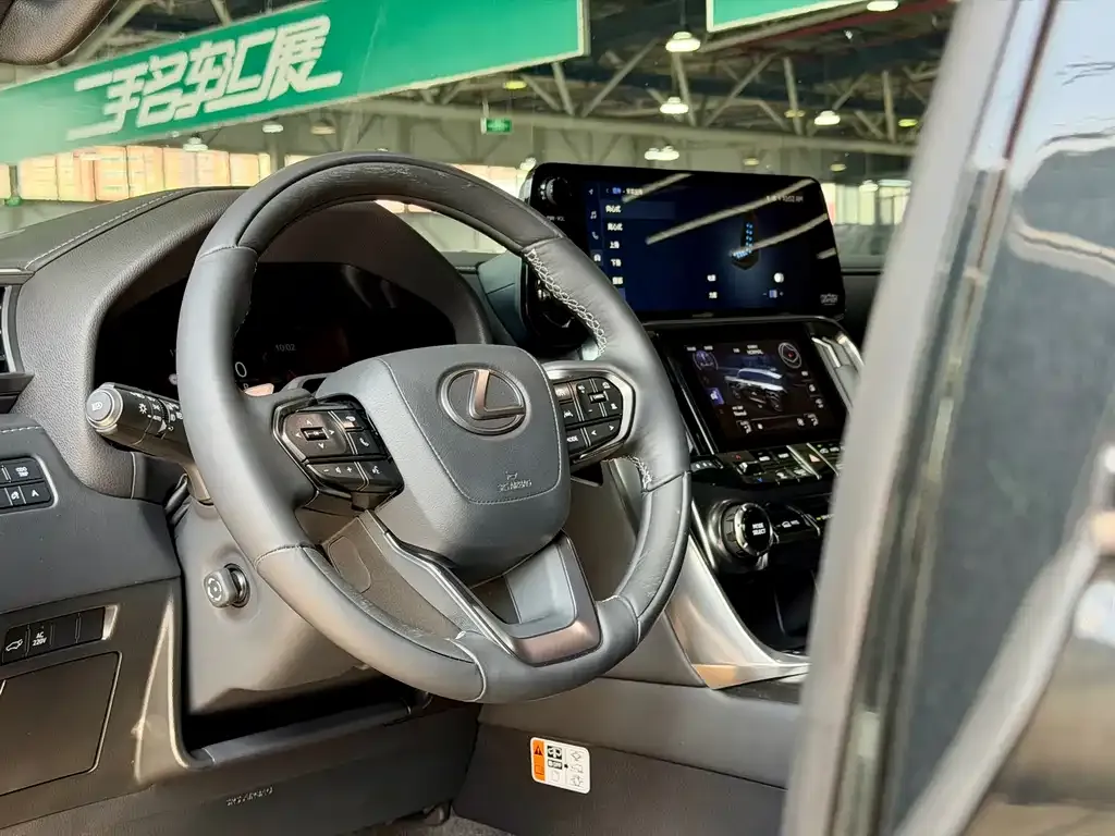 Lexus LX — фото 5