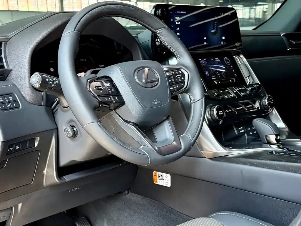 Lexus LX — фото 8