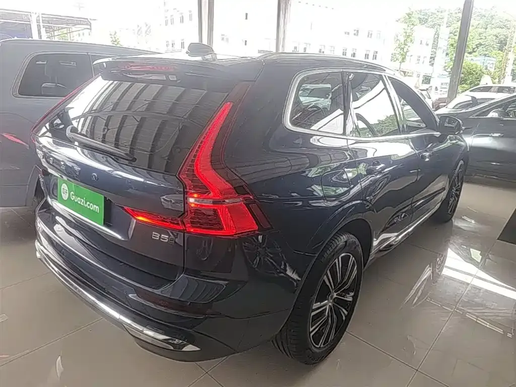 Volvo XC60 — фото 10