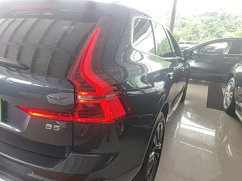 Volvo XC60 — фото 9