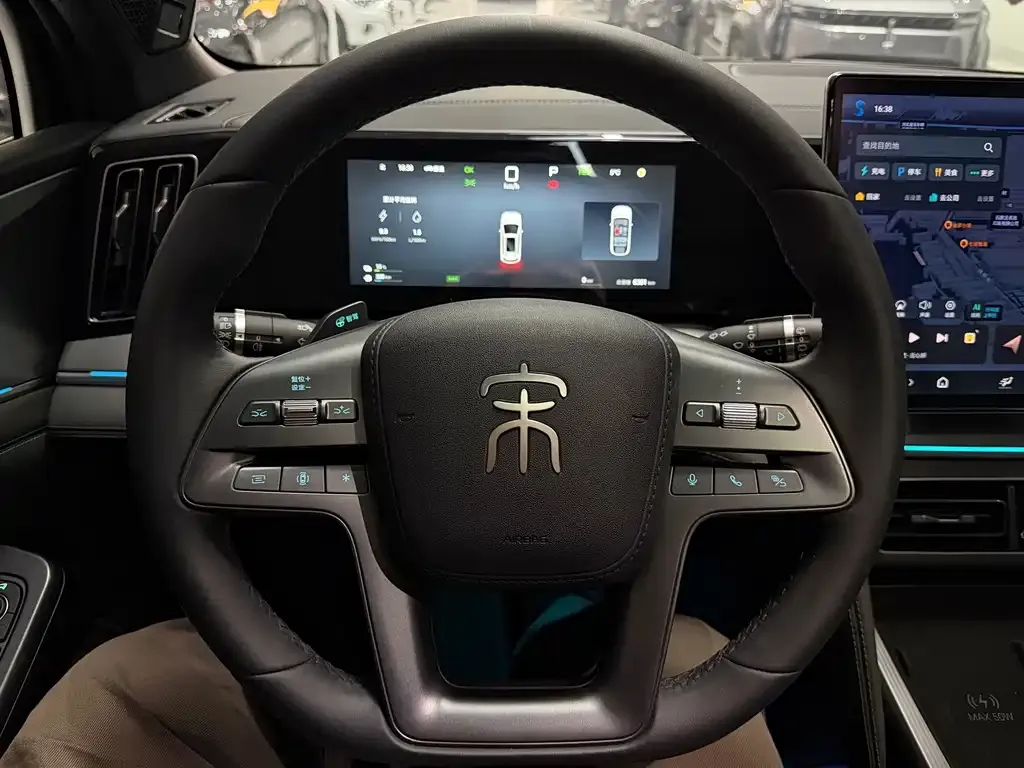 BYD L DM-i — фото 9