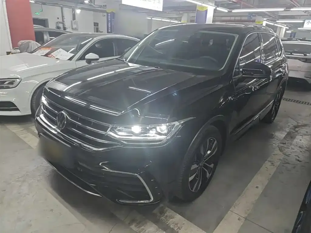 Volkswagen Tiguan L — фото 1