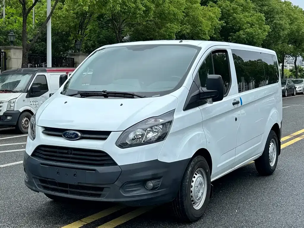 Ford Transit — фото 1