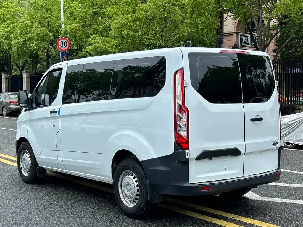 Ford Transit — фото 2