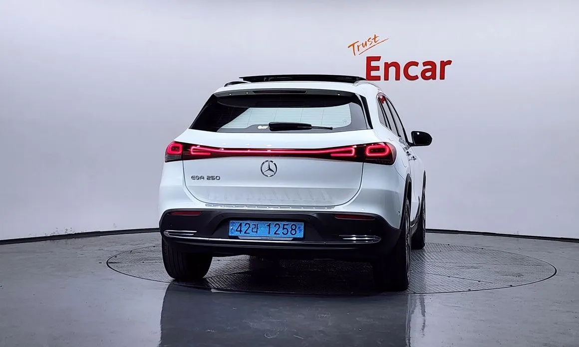 Mercedes-Benz EQA — фото 9