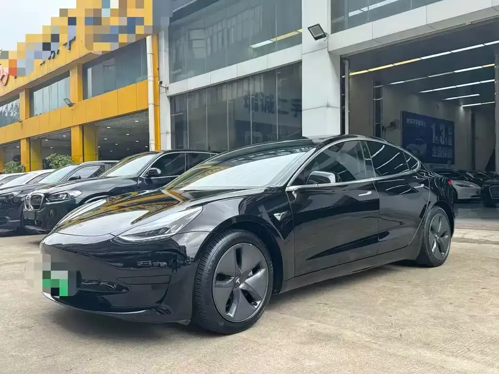 Tesla Model 3 — фото 1
