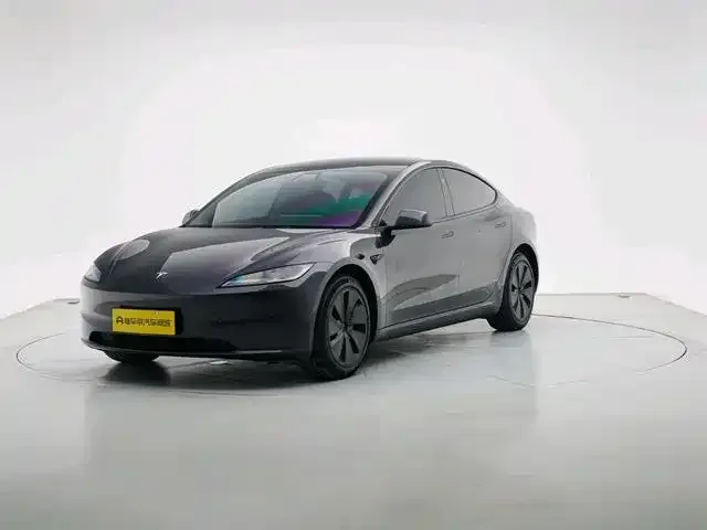 Tesla Model 3 — фото 1
