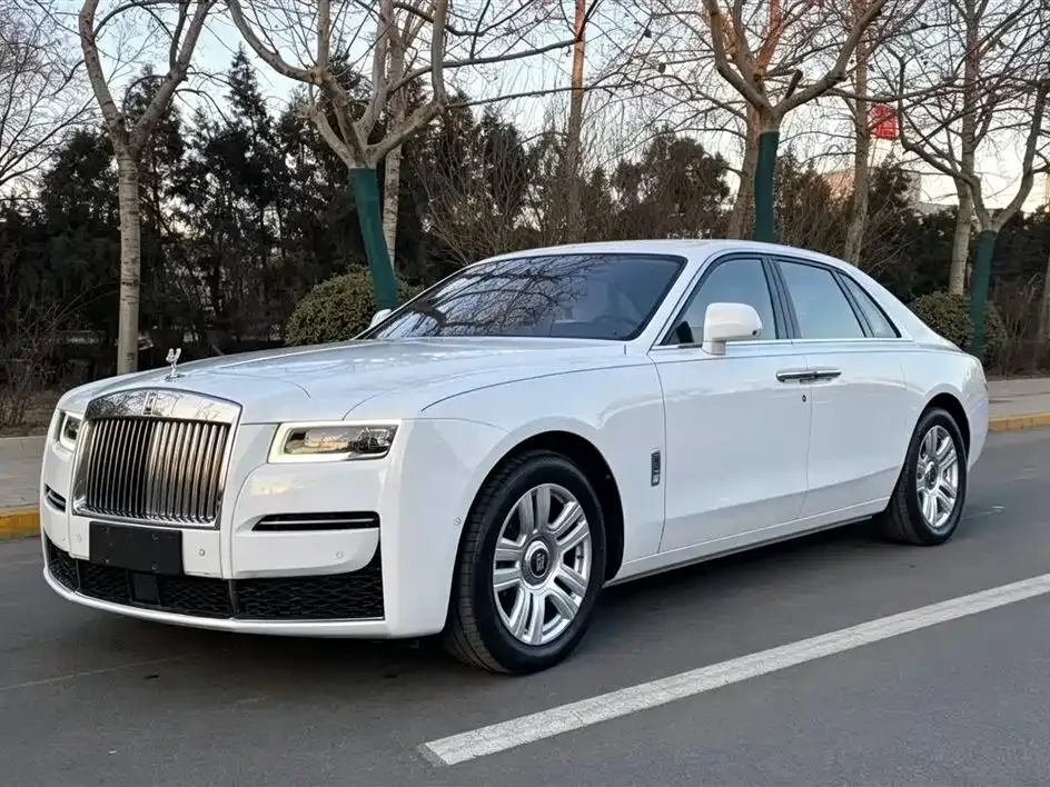 Rolls-Royce Ghost — фото 1