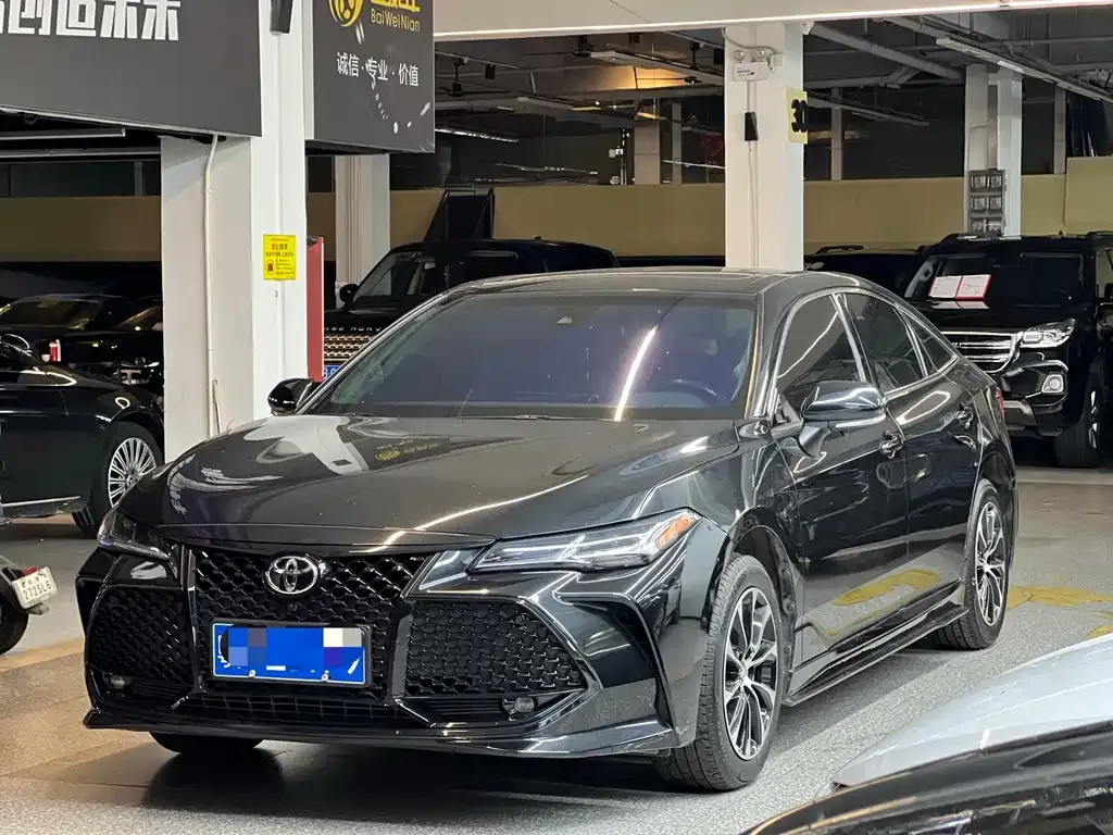 Toyota Avalon — фото 1