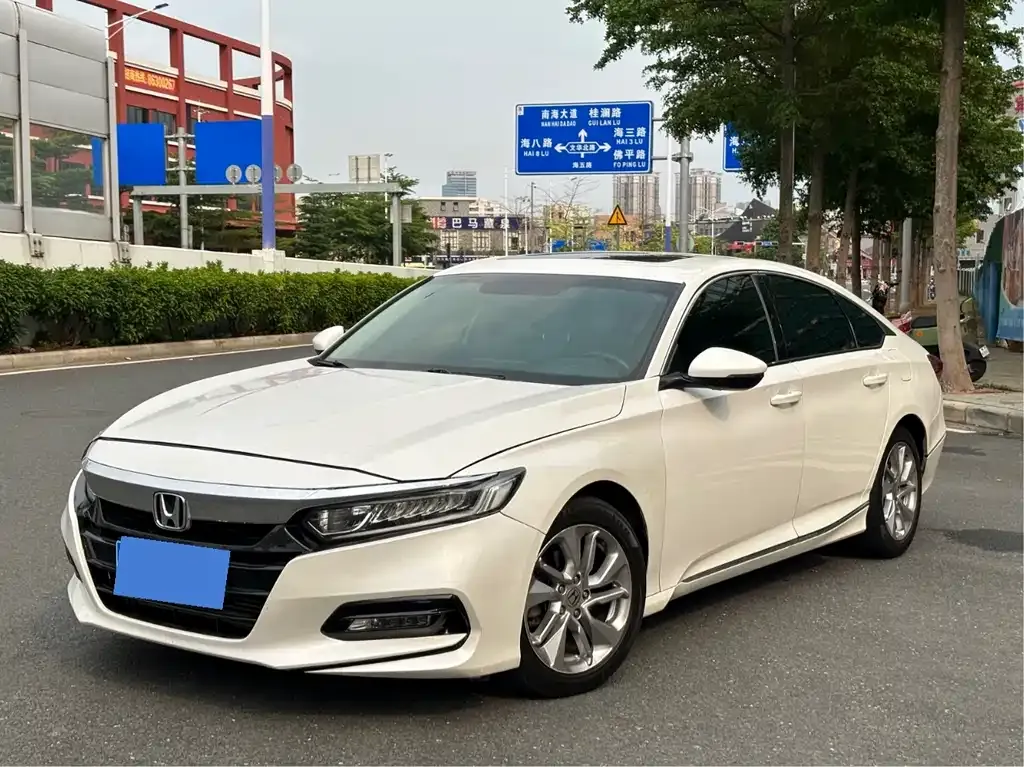 Honda Accord — фото 1