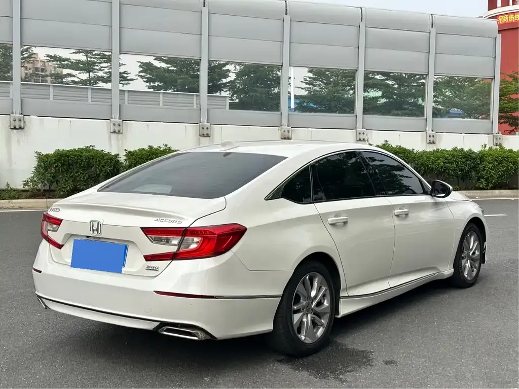 Honda Accord — фото 9