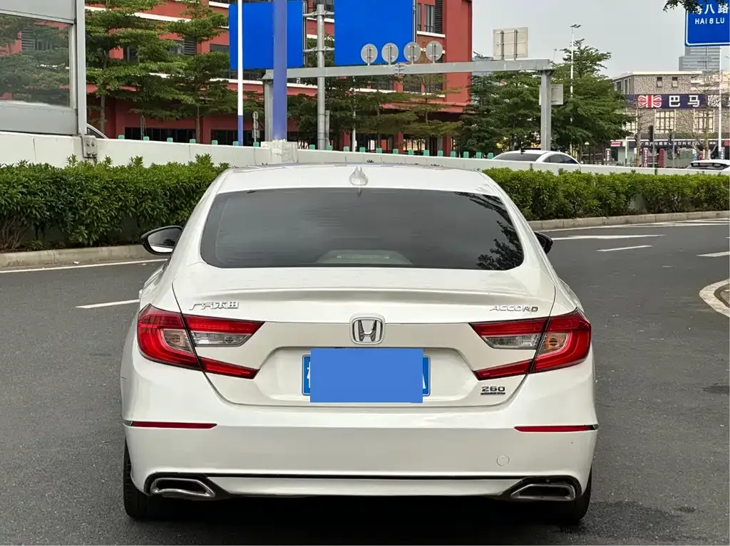 Honda Accord — фото 10