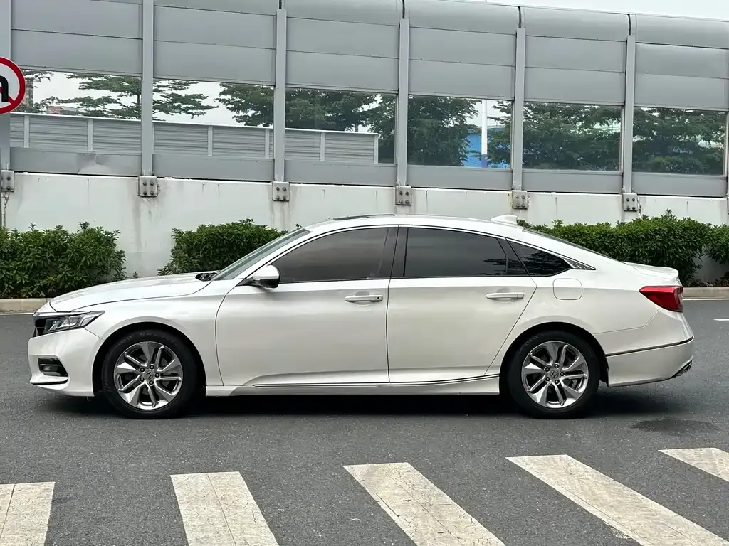Honda Accord — фото 7