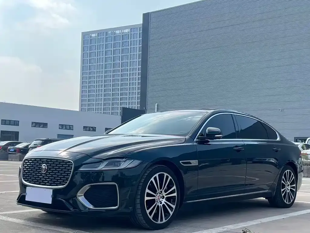 Jaguar XFL — фото 1