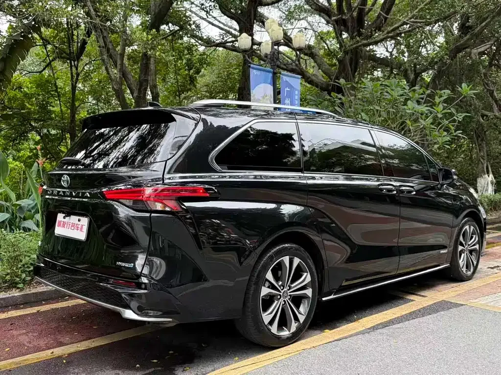 Toyota Granvia — фото 6
