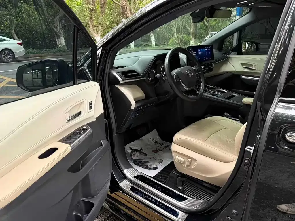 Toyota Granvia — фото 4