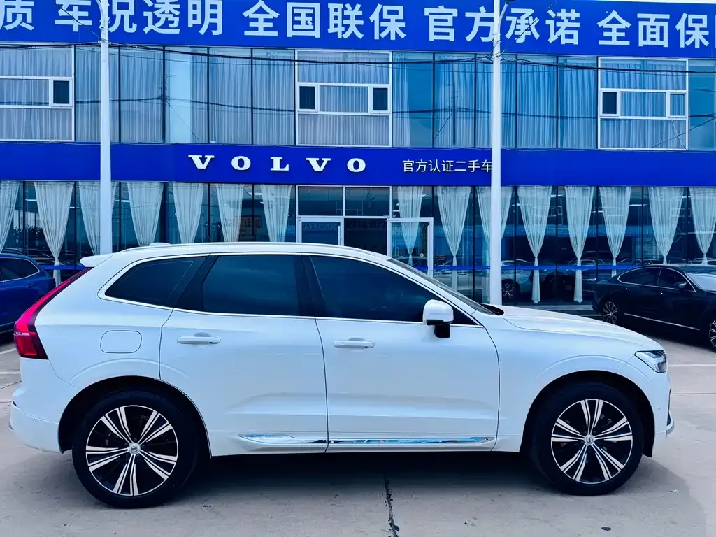 Volvo XC60 PHEV — фото 10