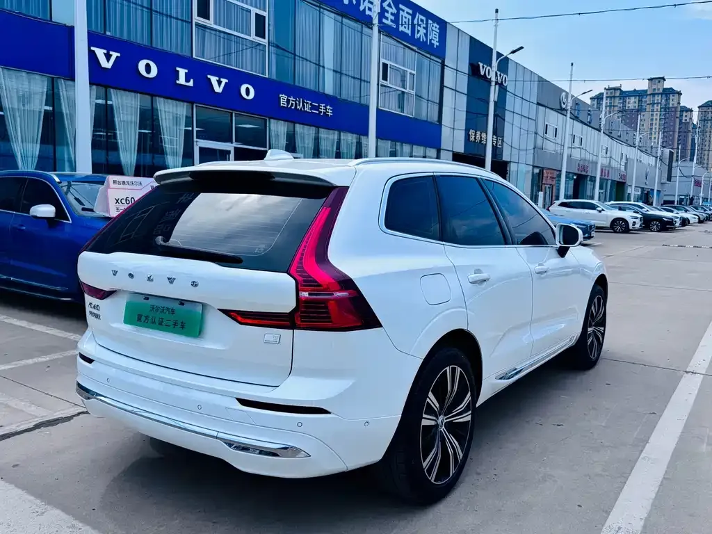 Volvo XC60 PHEV — фото 8