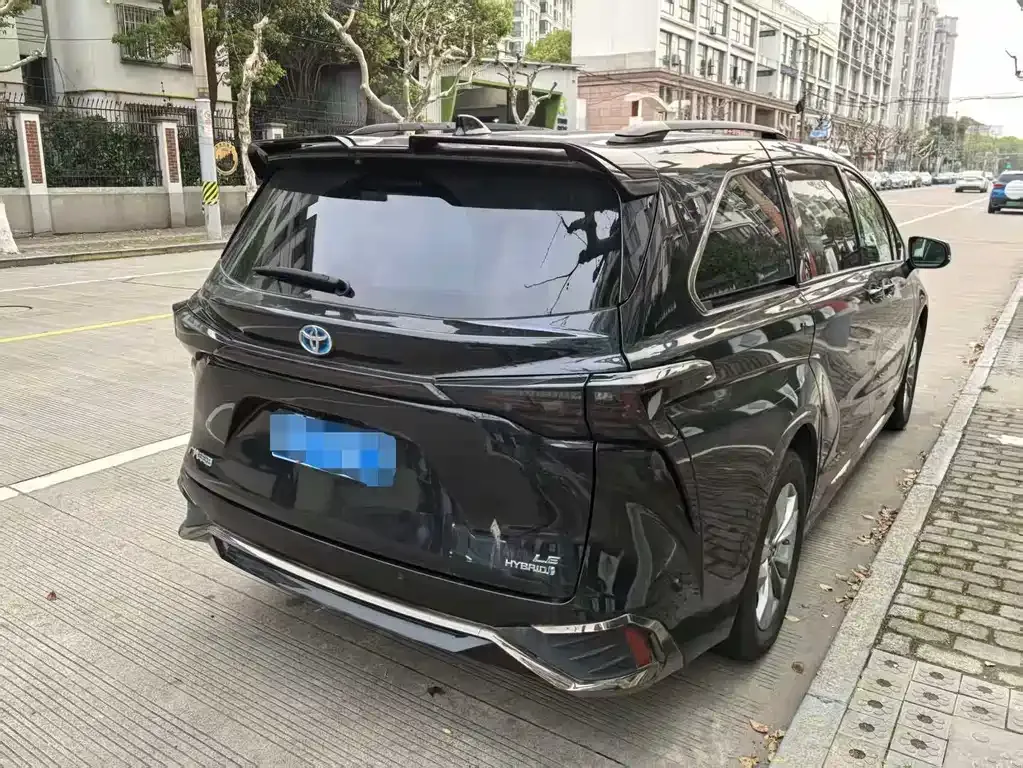 Toyota Sienna — фото 4