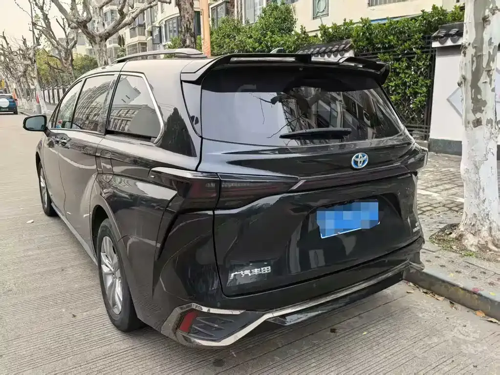 Toyota Sienna — фото 9