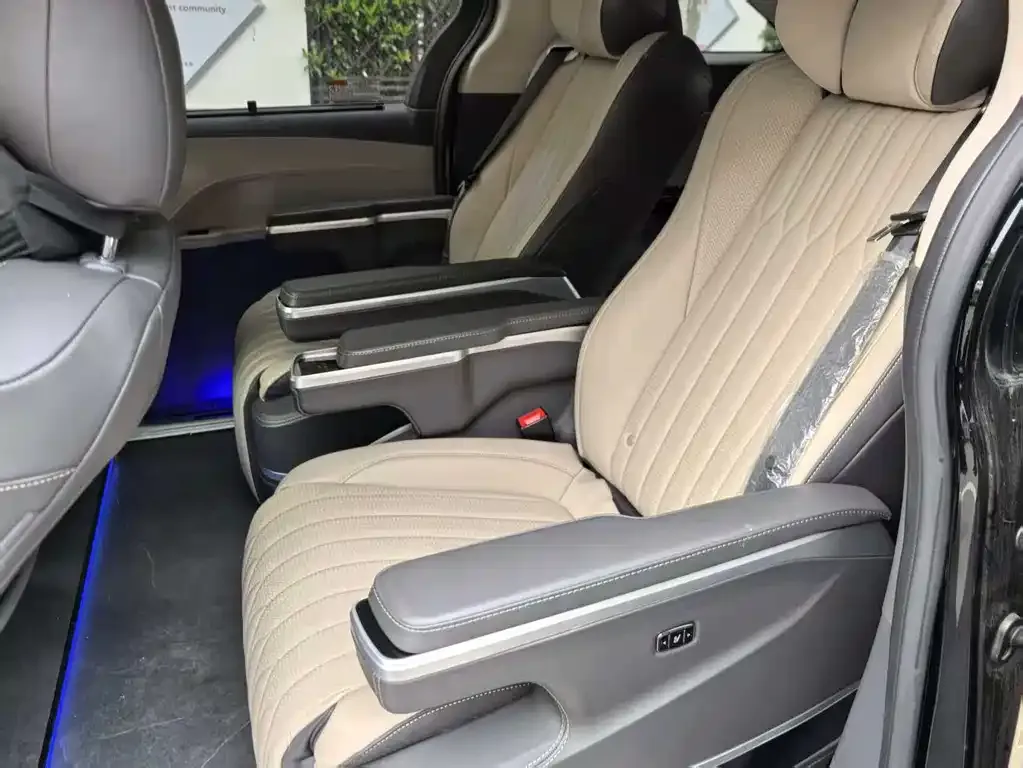 Toyota Sienna — фото 2