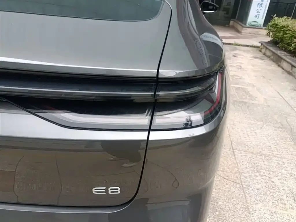 Geely Galaxy E8 — фото 9
